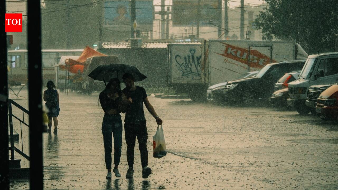 Monsoon intensifies across India: IMD warns of extremely heavy rain in Gujarat and Maharashtra, flash flood risk in several regions