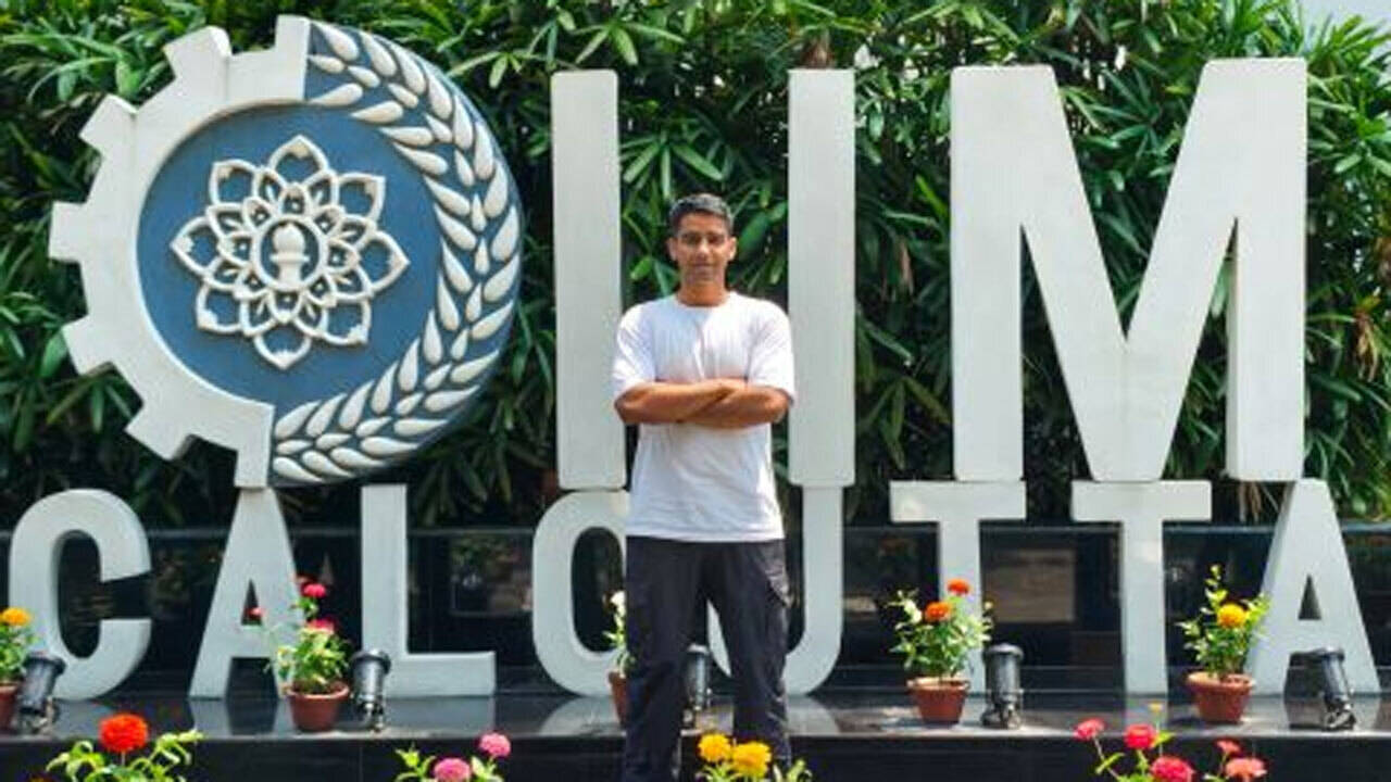 He left an IIT degree and a corporate job in Dubai to wear the Army uniform; now this former Captain has joined IIM Calcutta