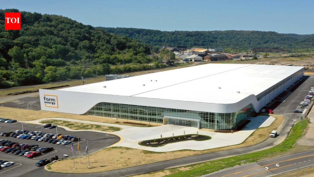 In West Virginia, a US firm is building a battery that runs on rust, cheap iron, air, and stores electricity for 100 hours or more alongside lithium-ion technology