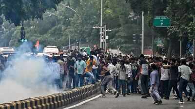Offline maps, LoRa devices and tear gas hacks: Jantar Mantar protest survival tips trend online