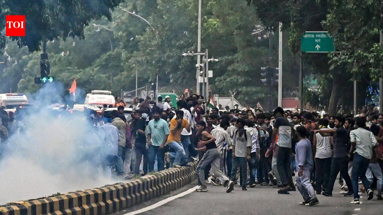 Offline maps, LoRa devices and tear gas hacks: Jantar Mantar protest survival tips trend online