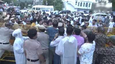 'Students are not alone': INDIA bloc MPs march to Gandhi Smriti after meet at Rahul's house — top developments