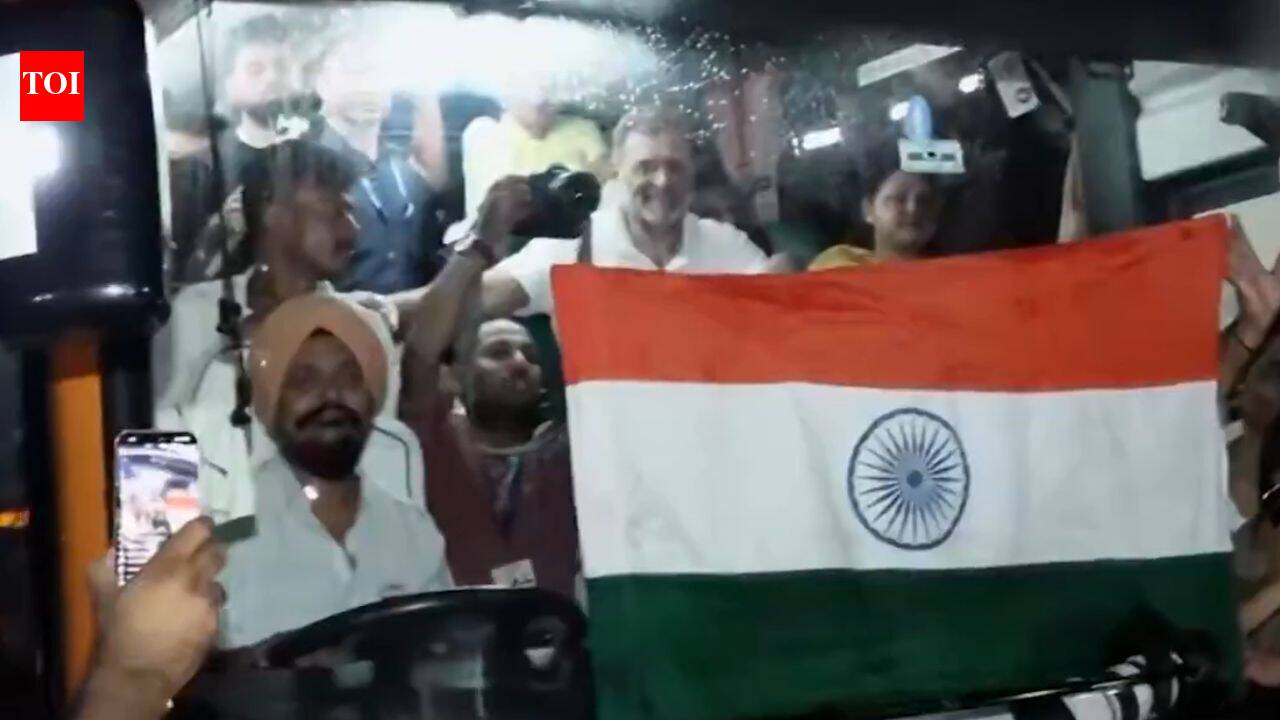 'No one can stop us from standing with students': Rahul, INDIA bloc MPs reach Gandhi Smriti