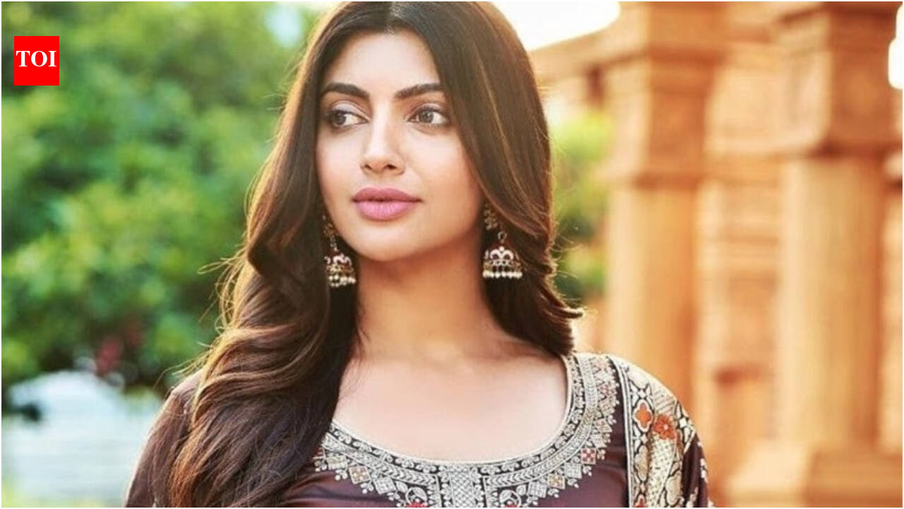 Bigg Boss OTT fame Akansha Puri claims actors being offered money to be part of protest rallies