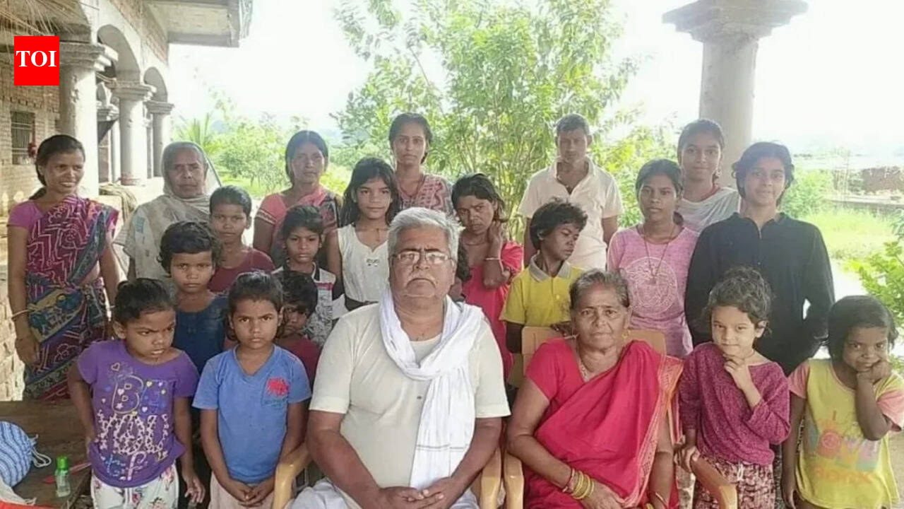 He rescued a newborn abandoned in a forest 20 years ago; today, 35 daughters call this Jharkhand man 