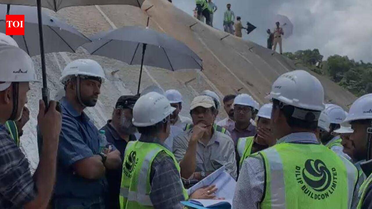 Expert committee visits Kalladi landslip site, to hold scientific study to determine cause