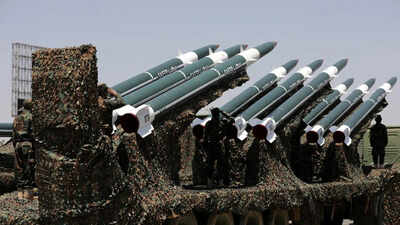 Iran flew IRGC commanders, missile gear to Yemen's Houthis: Report