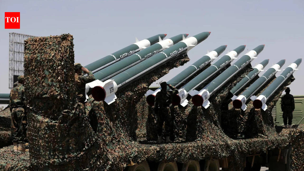 Iran flew IRGC commanders, missile gear to Yemen's Houthis: Report