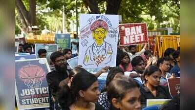 Film directors, actors rally in support of student protesters