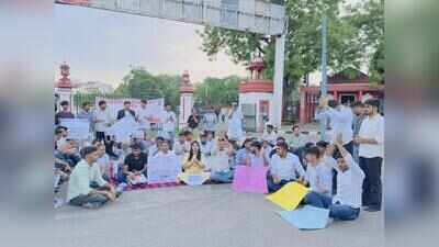 RU student begins hunger strike over lathi-charge on protesters in Delhi