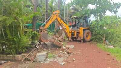Man attempts suicide during Morjim demolition drive