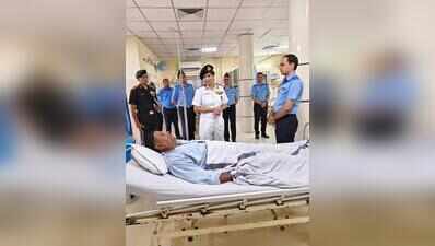 Vice admiral visits Air Force Hosp, reviews preparedness