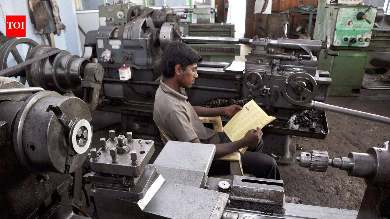Hapless & powerless: Outage spanning hours at Pakhowal Road