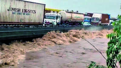 Coast Guard chopper deployed in Vapi
