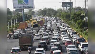 Noida cops plan to unclog 12 roads with marshals, design tweaks