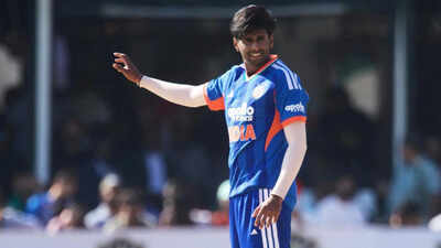 Fatherhood pays off in 'Govardhan Parikrama' in Mathura, Mayank Yadav makes sizzling comeback
