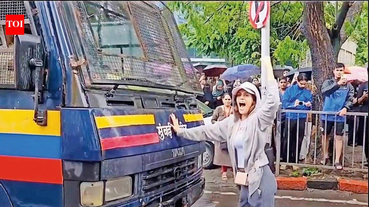 Police tried to scare me, says Mumbai woman who blocked police van carrying protesters