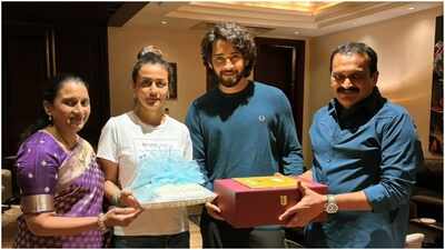 Bandla Ganesh invites Mahesh Babu to daughter's wedding; meets 'Varanasi' star with family