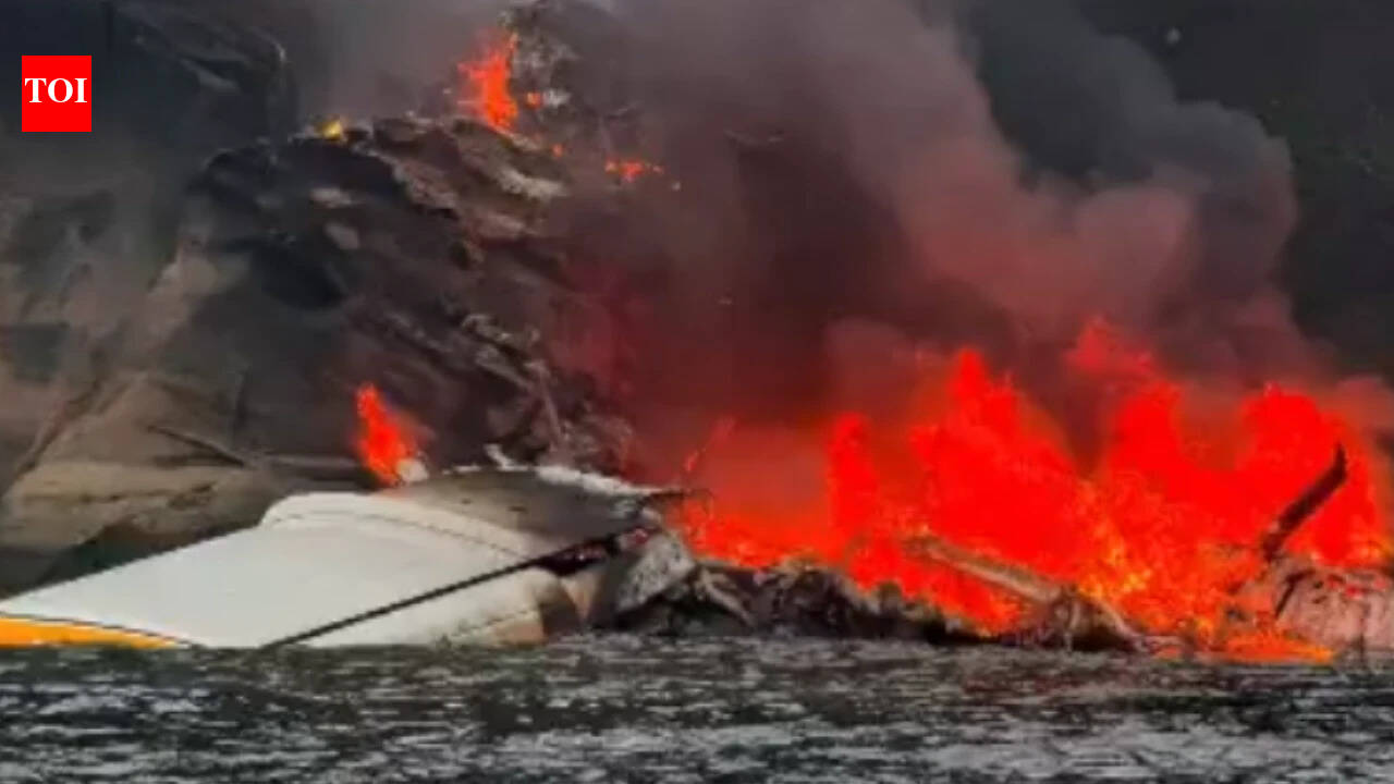 Watch: Kenmore Air seaplane carrying 11 crashes near Washington's Sucia Island