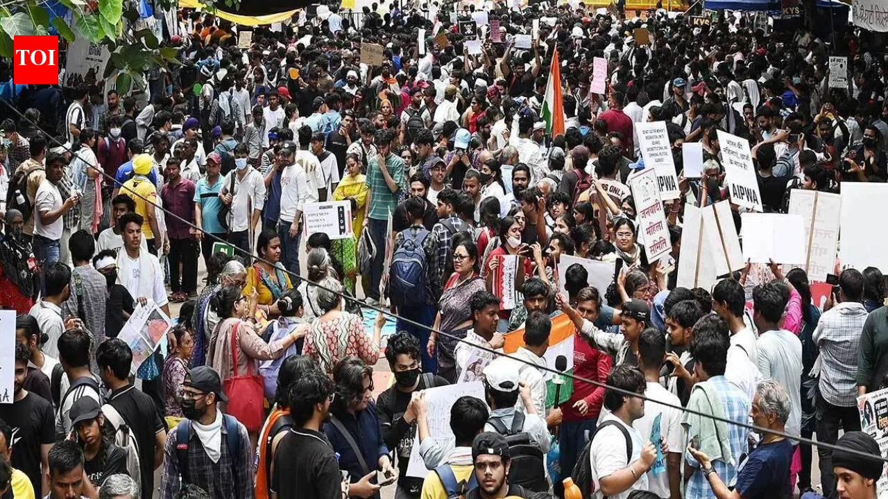 Health crisis brews at Delhi protest as heat & overcrowding trigger viral infections