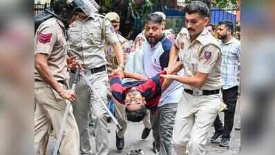 Bar association in Mumbai condemns police force used against student protestors