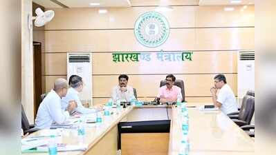Hemant orders crackdown on illicit liquor, advises tech for transport
