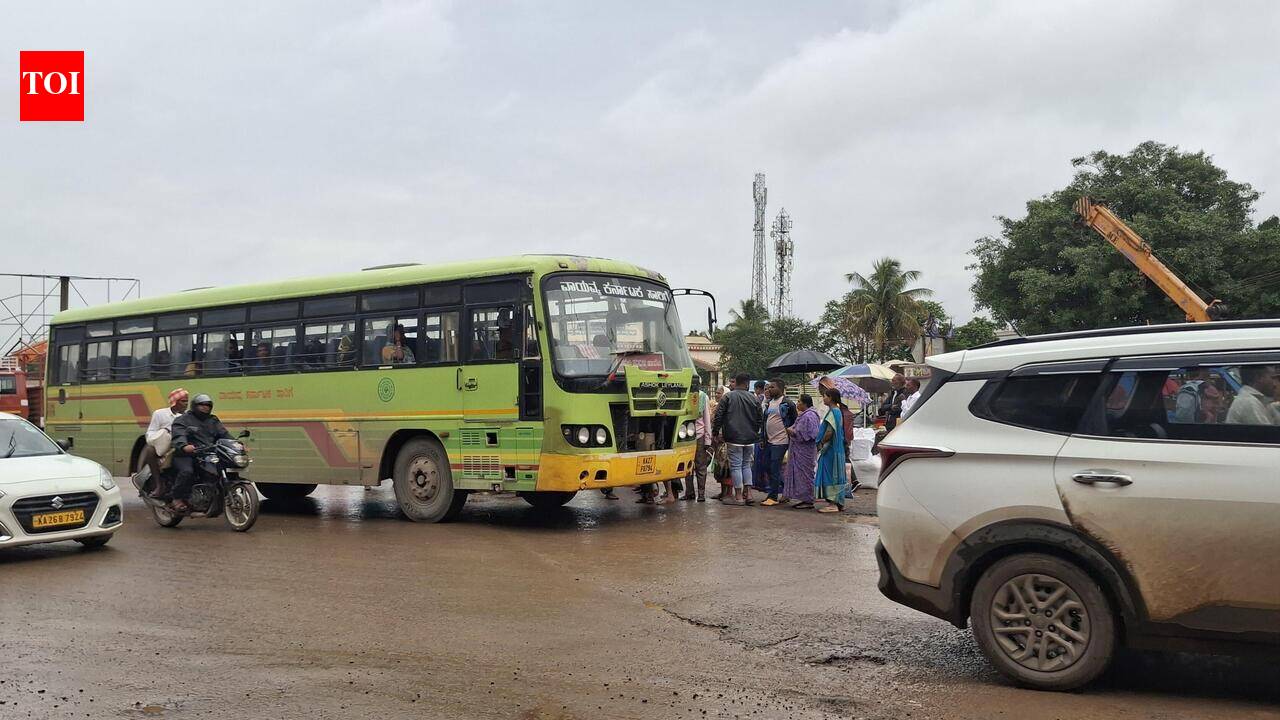 No shelter, no bus bay: Gabbur Cross emerges as safety nightmare
