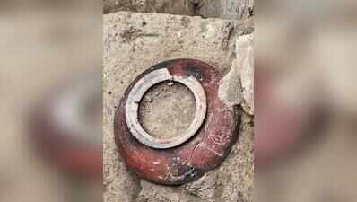 Rare intact red-slipped pot with fish graffiti unearthed in Keeladi