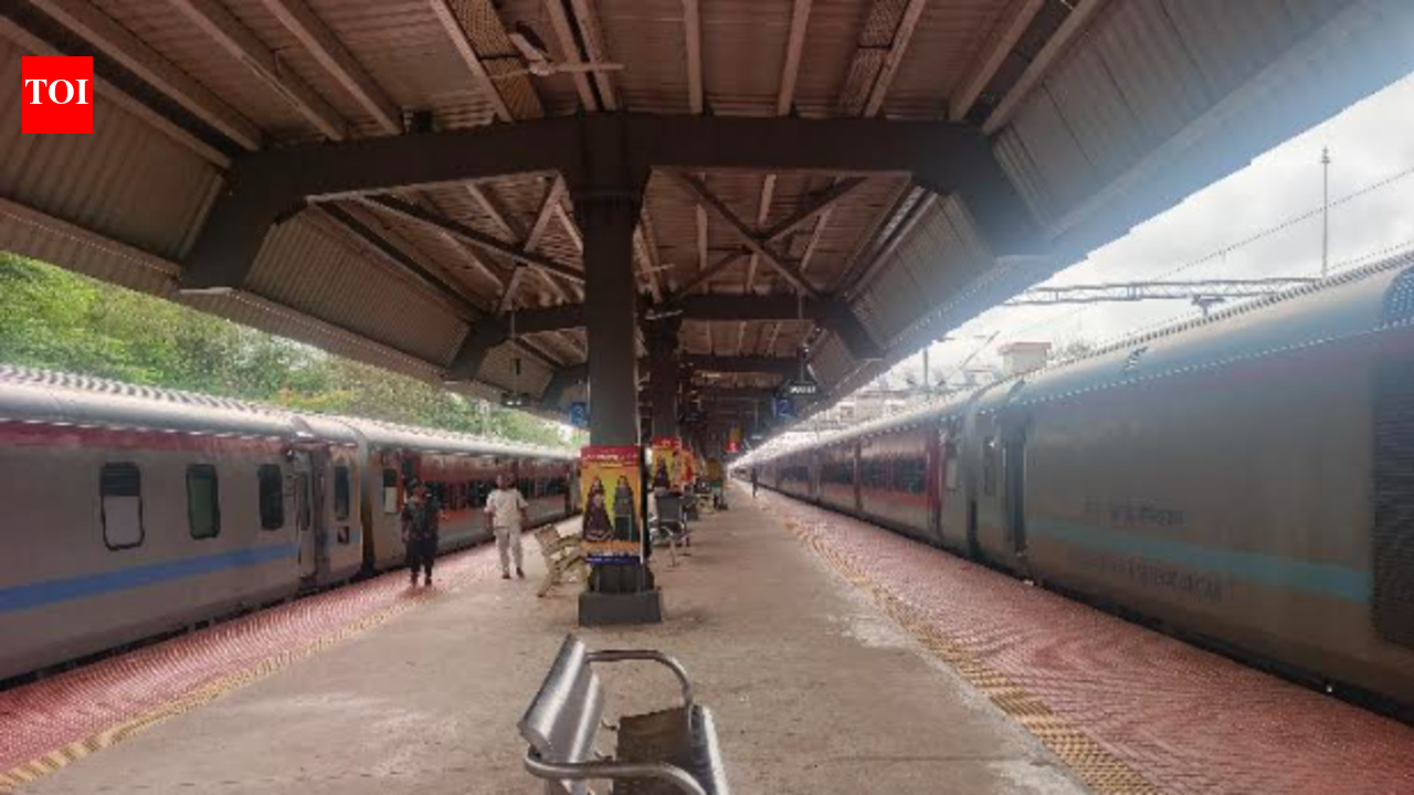 Passengers stumped as trains play doppelganger