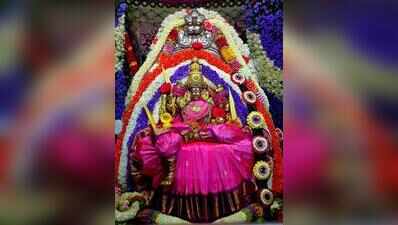 Chamundi Hills draws thousands for Ashadha Friday puja