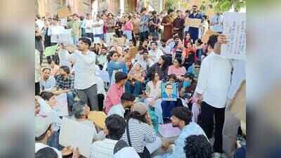 Students rally at Jaipur’s Jawahar Circle demanding reform amid education system irregularities
