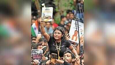 Offers of free legal, med aid online give Mumbai protesters relief