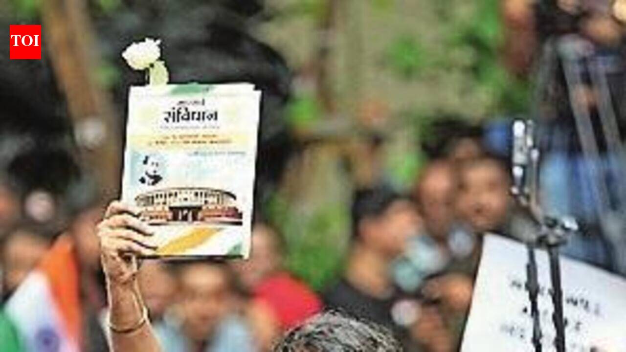 Offers of free legal, med aid online give Mumbai protesters relief