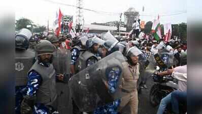 After Delhi fiasco, Kolkata cops adopt ‘max-restraint’ strategy to handle protest