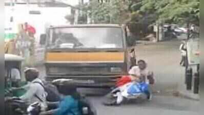 Why overtaking heavy vehicles from left is risky
