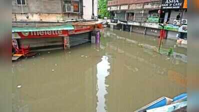 Traders count losses as rain batter markets