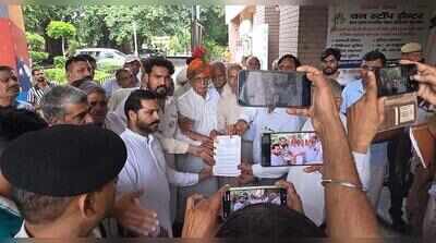 Political support grows for students, outfits submit memos to Prez in Haryana