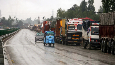 Amid rain & fresh landslides, Jammu-Srinagar NH closure enters Day 3