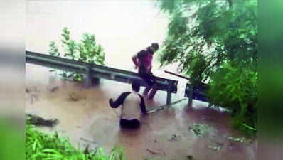 Receding floodwaters reveal 7 deaths in Valsad