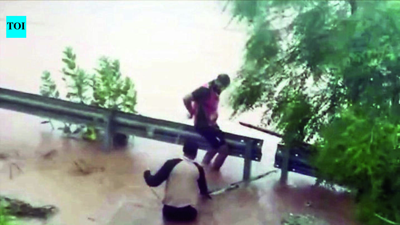 Receding floodwaters reveal 7 deaths in Valsad