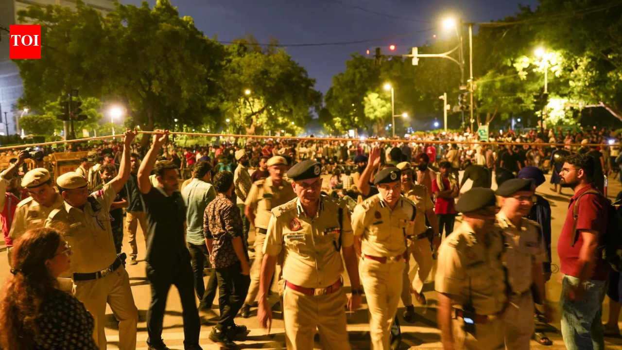 Delhi Police claims only 3,000 cops present for 10,000 protesters, file 15 FIRs