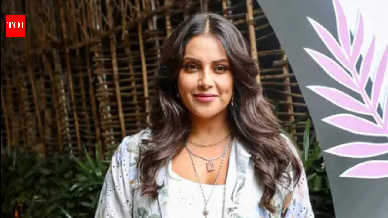 Bipasha Basu captures daughter Devi's pretend play as she makes a necklace