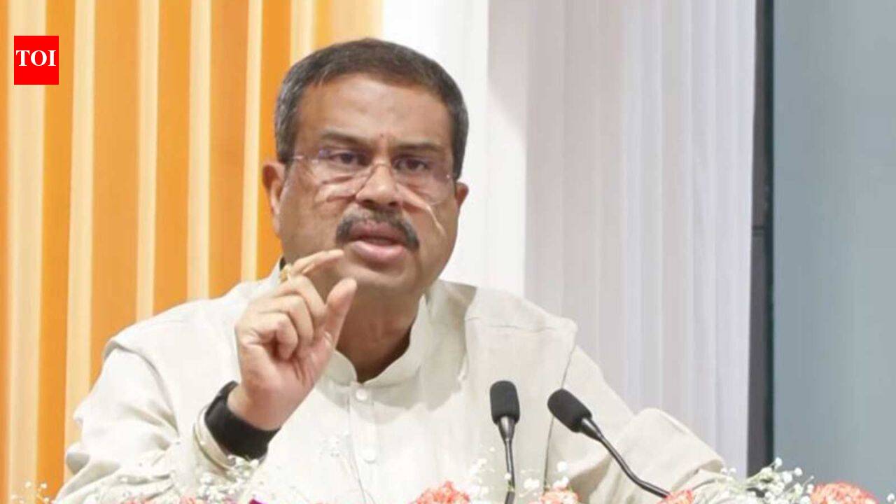 'தேசிய விரோதப் பகுதிகள் நிலமையைப் பயன்படுத்திக் கொள்ளாதவாறு உறுதி செய்ய': தர்மேந்திர பிரதான் ராஜினாமா - முழு செய்தியைப் படிக்கவும்