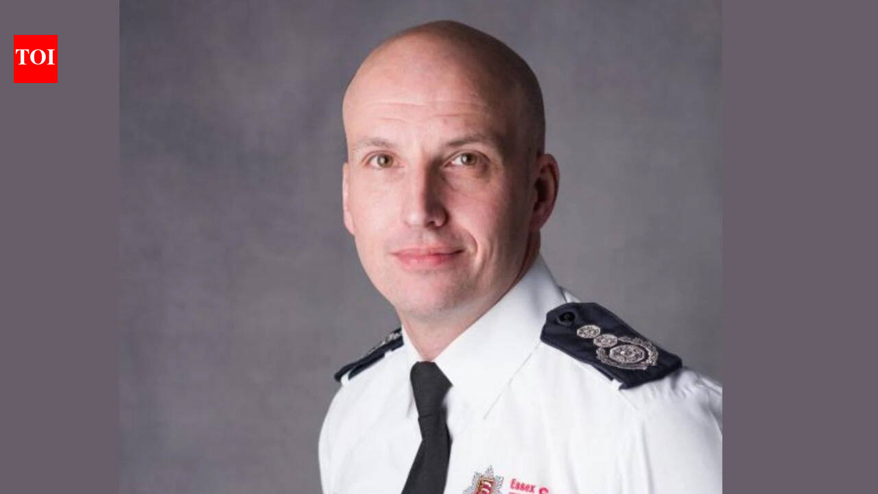 UK industrial fire: Essex fertiliser explosion injures 20 firefighters, destroys 3 fire engines