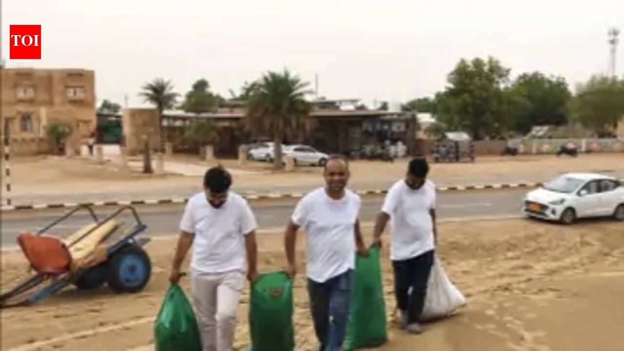 IT dept holds cleanliness drive at Jaisalmer’s Sam sand dunes