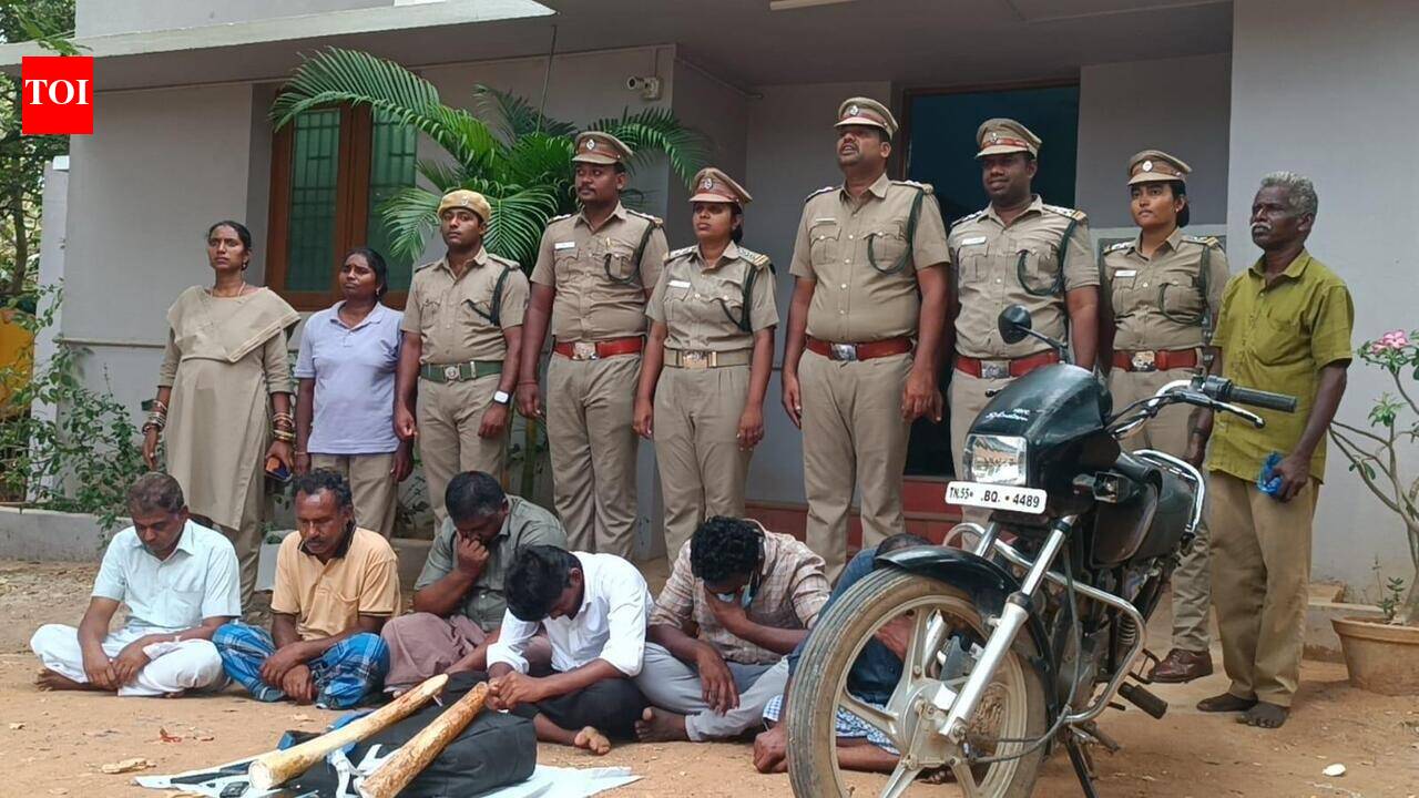 Six held with elephant tusks in Pudukkottai, one on the run