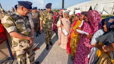 बारिश के कारण रोके जाने के बाद अमरनाथ यात्रा बटाल के रास्ते फिर से शुरू हो गई है