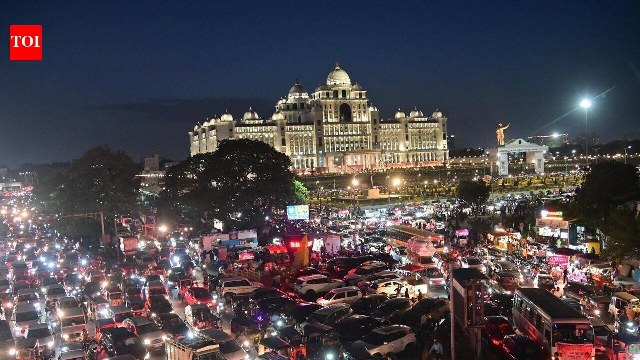 4-hr traffic chaos on Necklace Road irks commuters
