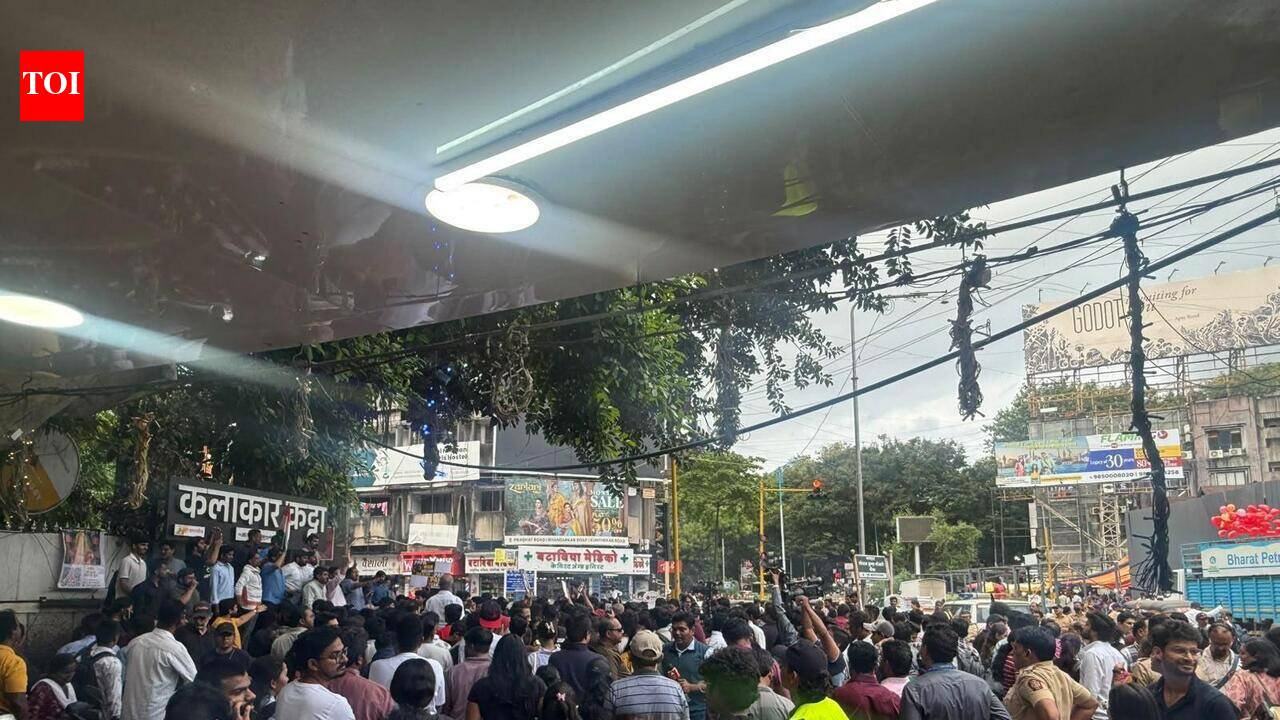 Youth groups mark celebrations across Pune over Pradhan’s resignation