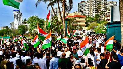 Students' protest in Kalyan turns into celebration after Dharmendra Pradhan's resignation